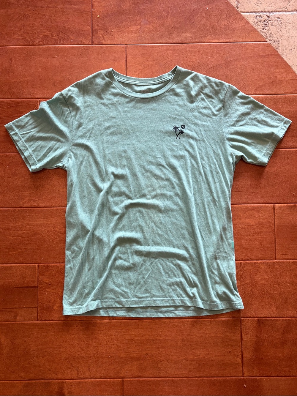 VISSLA Men's Short Sleeve Tee in Seafoam with Palm Logo